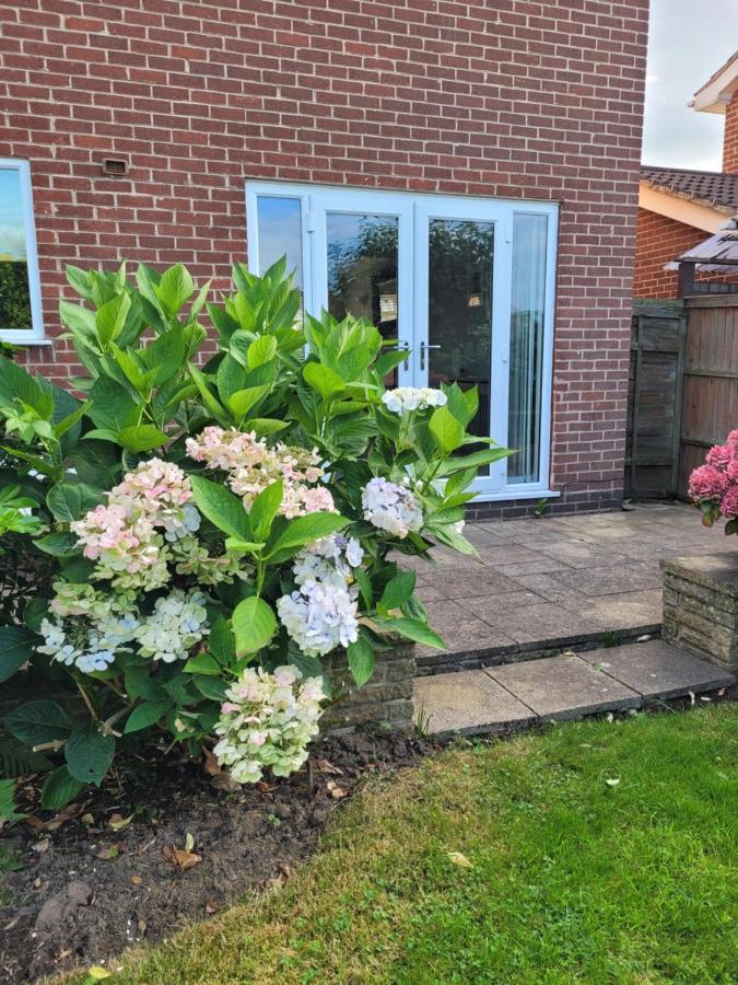 4-Bedroom Home Near Ema, Sleeps 6 Castle Donington Exterior foto